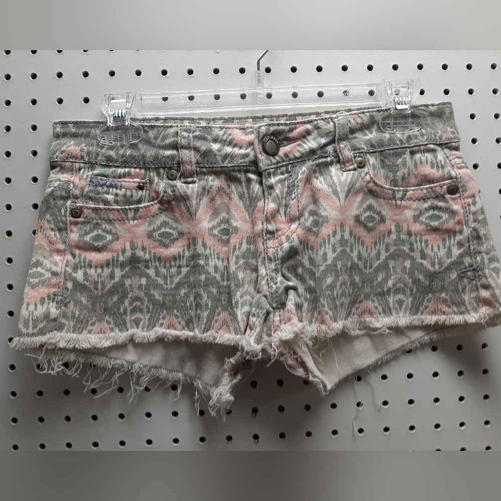 1st Kiss Shorts ~ Size 3